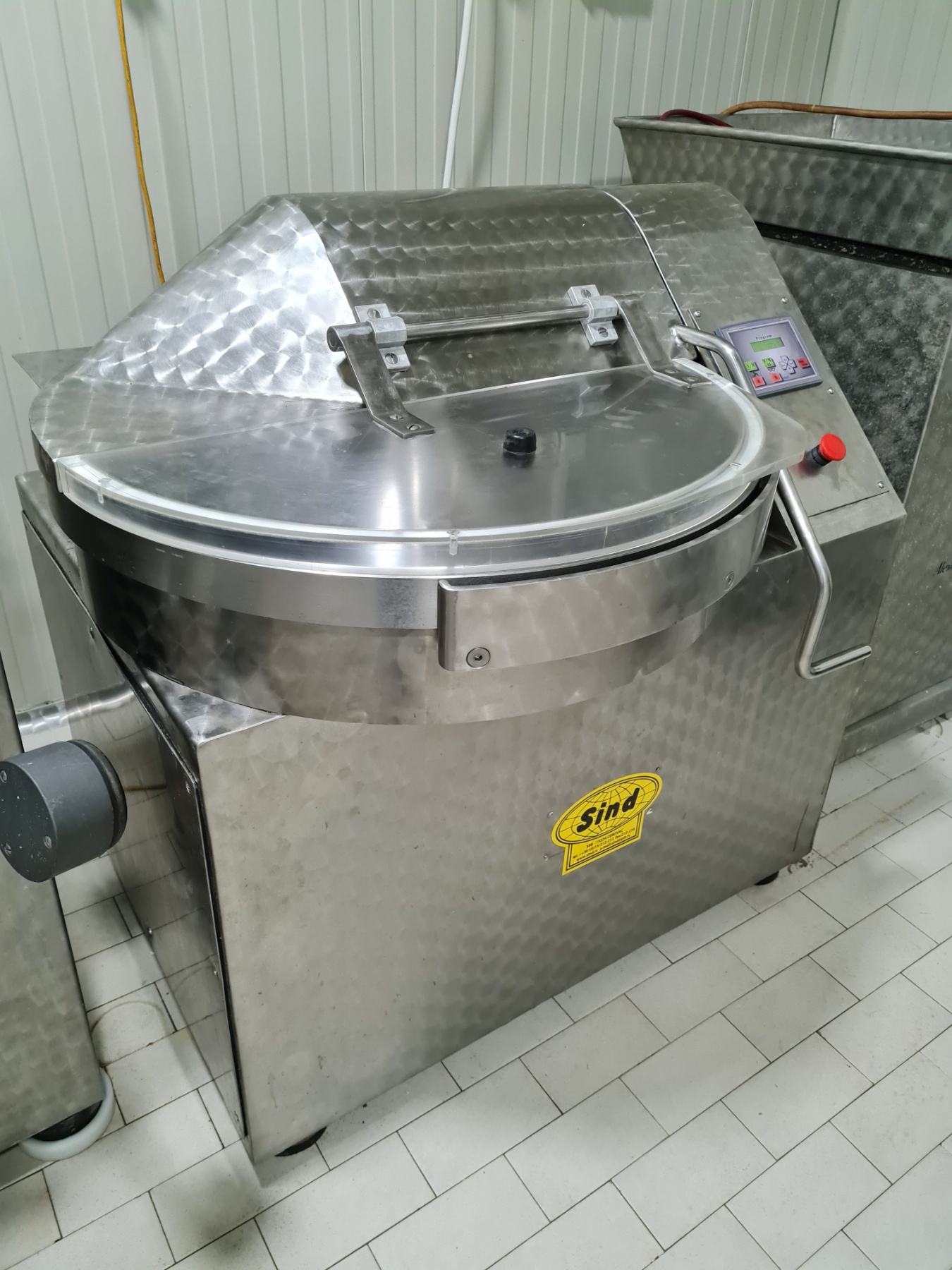 Delivery and commissioning of a Rex cutter for the meat industry at a customer in Užice