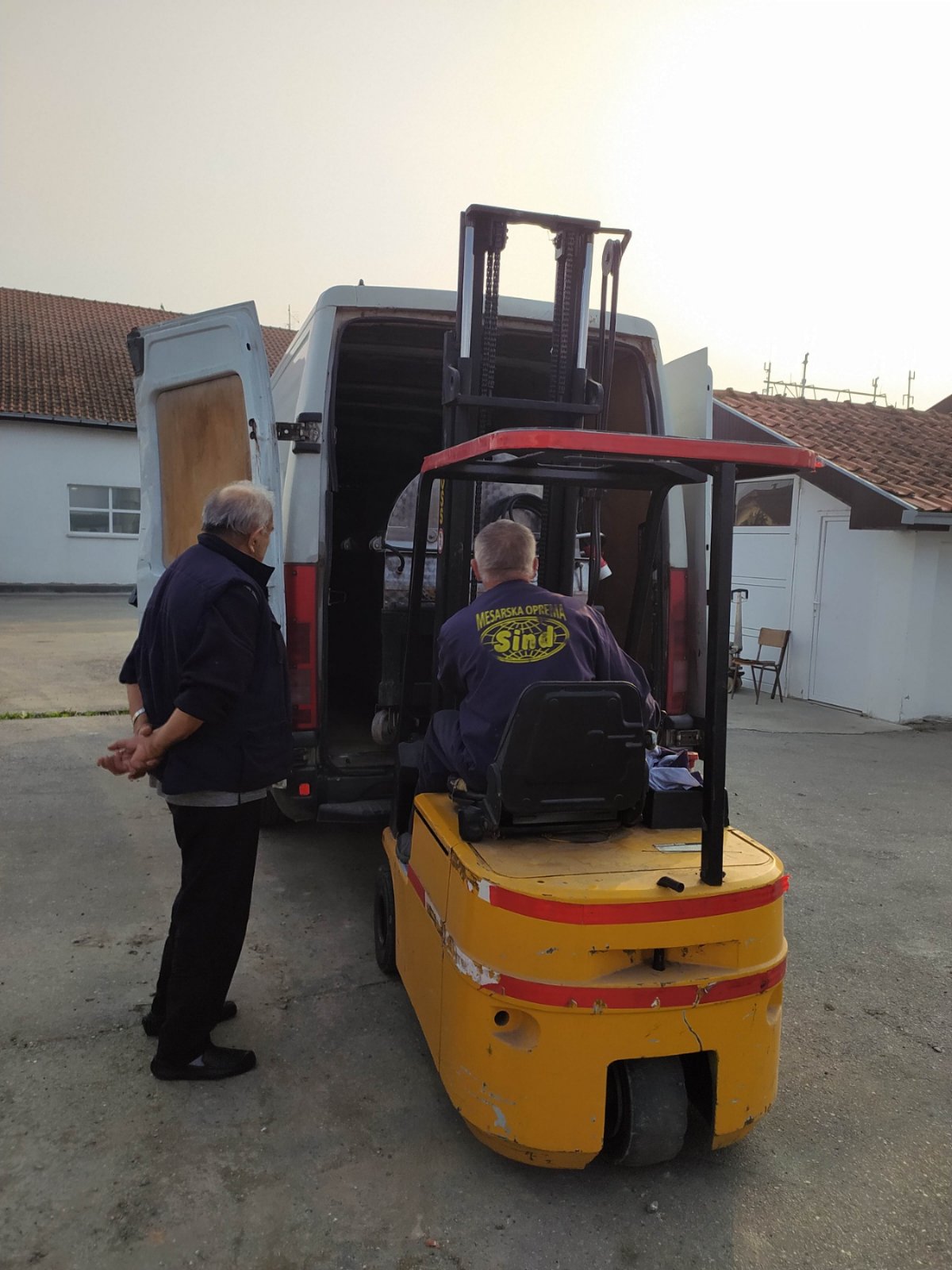 Delivery of machines to a customer from Bosnia and Herzegovina