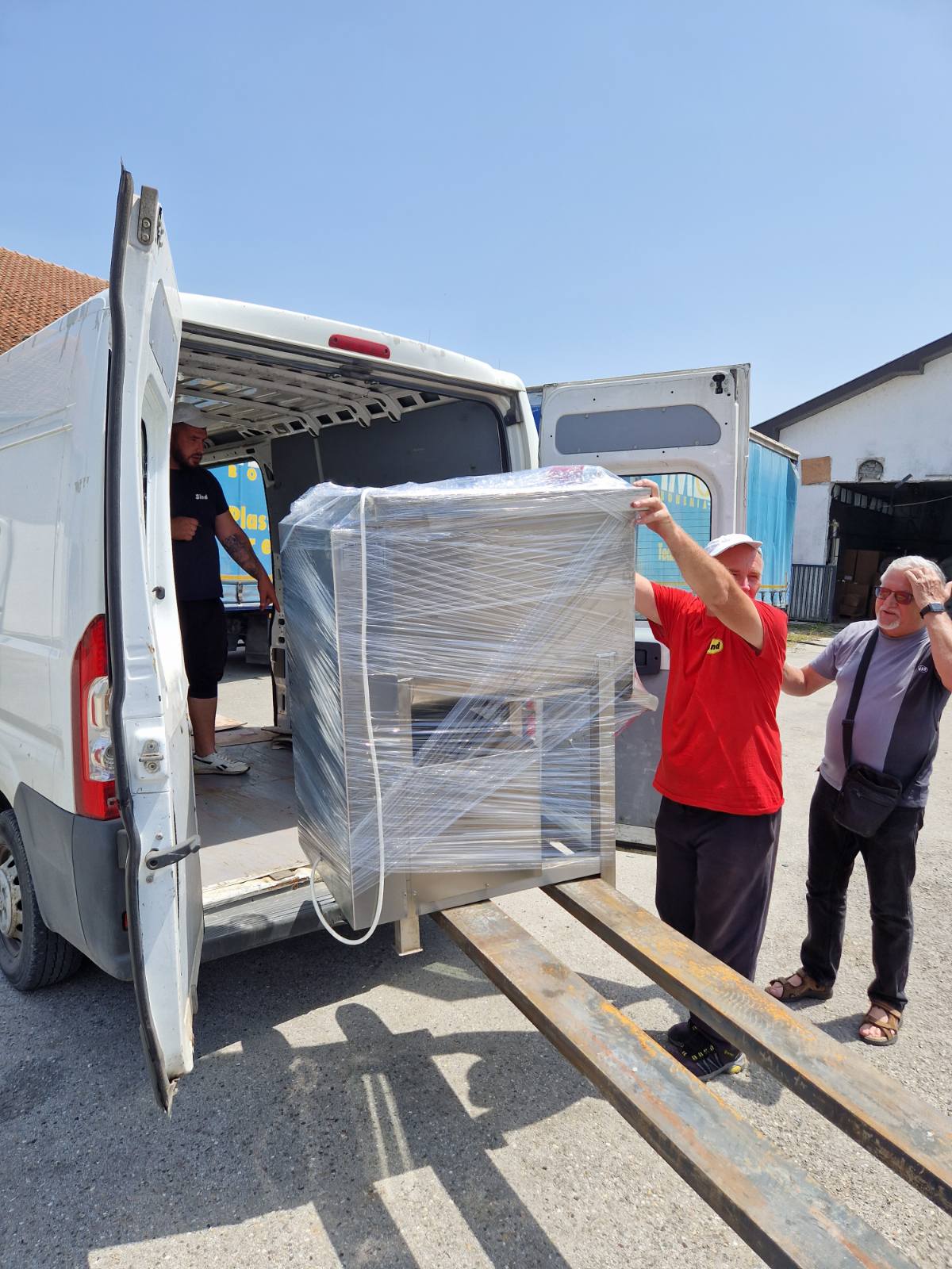 Delivery of meat machines for a customer in Italy