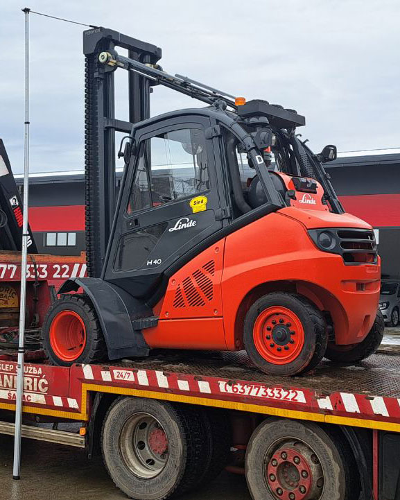 Delivery of a Linda H40T gas forklift to a customer from Lukicevo, Serbia