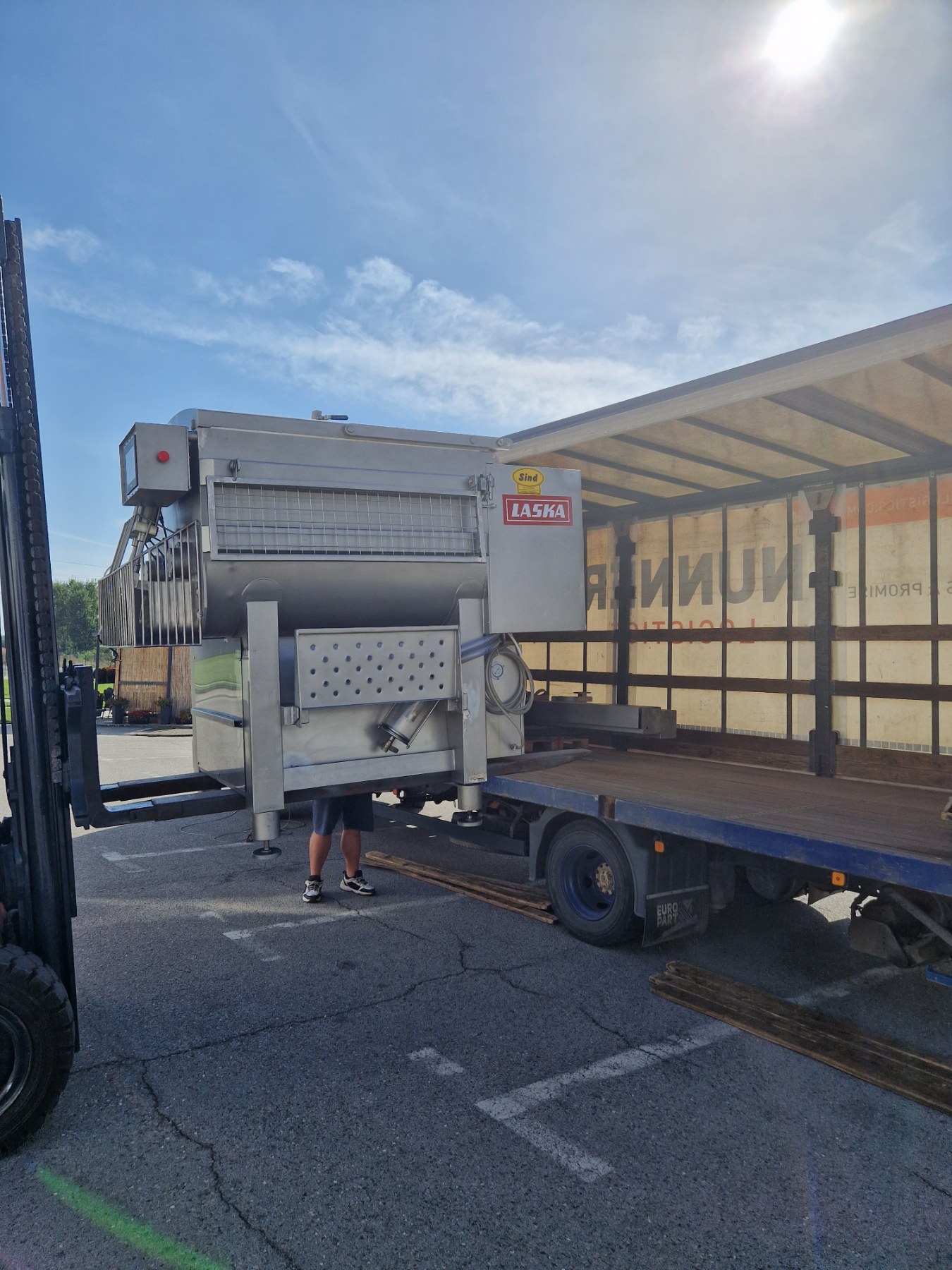 Delivery of meat machines for a customer from the Republic of Srpska