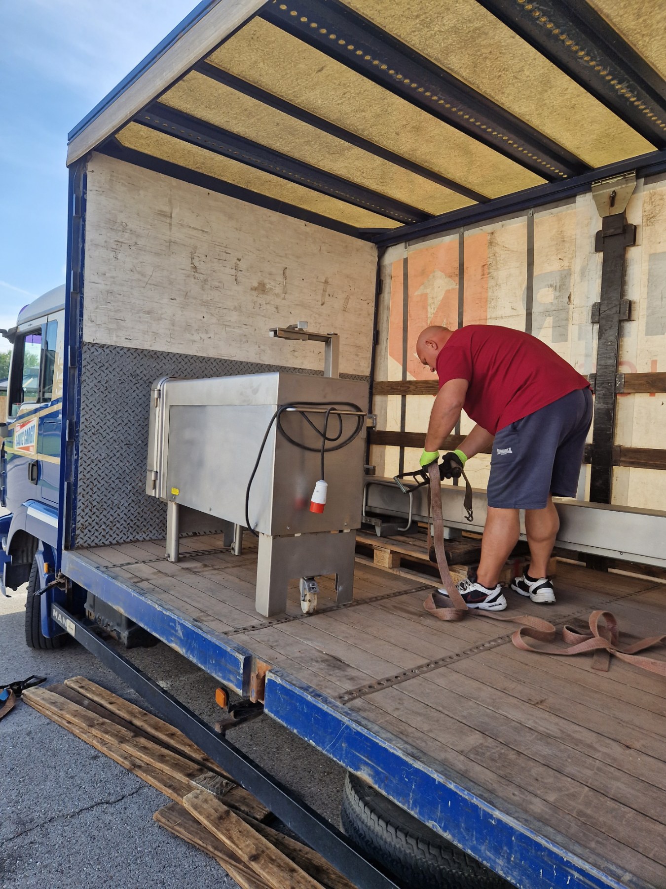 Delivery of meat machines for a customer from the Republic of Srpska