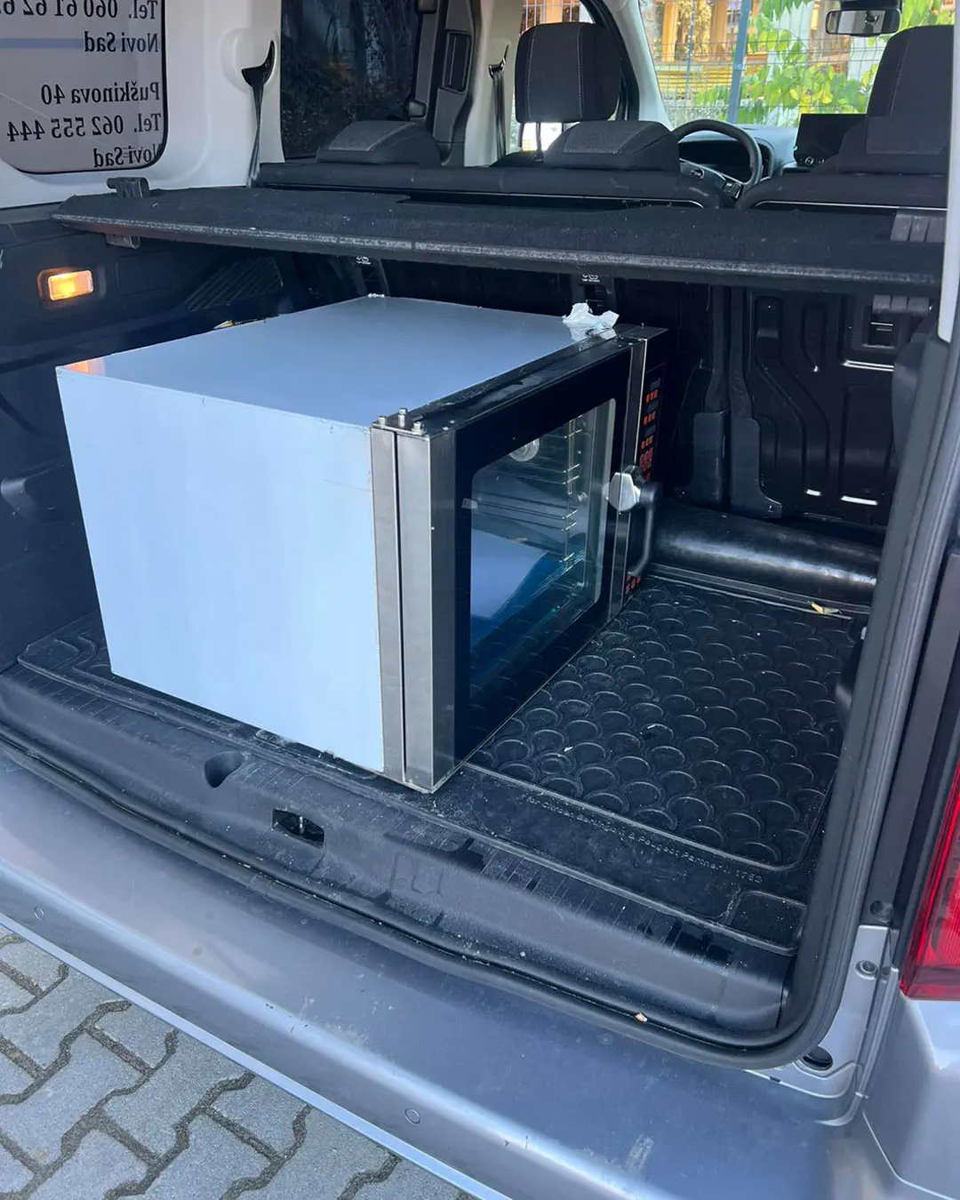 Delivery of a convection oven to a customer from Novi Sad