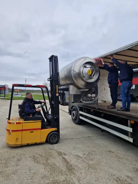 Delivery of Injector and Tumbler for customer from Nis, Serbia detalj