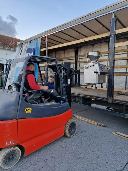 Delivery of meat machines for a customer from Montenegro detalj