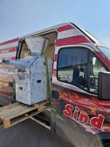 Delivery of a vacuum divider and a rounder for a customer from Vrbas Serbia