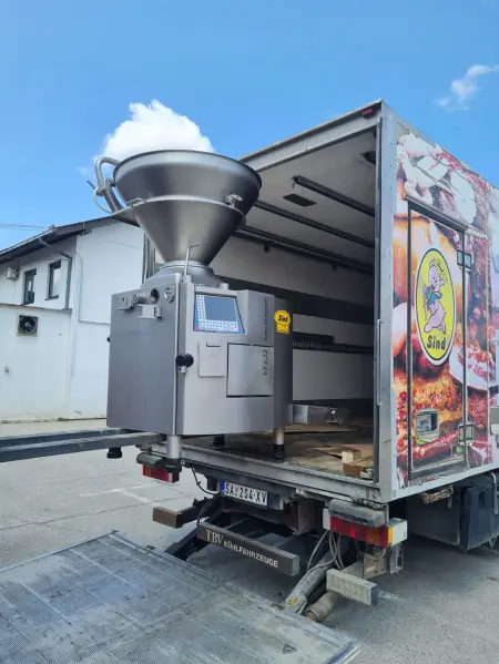 Vacuum filler Handtmann VF 622 delivery for customer from Spain detalj