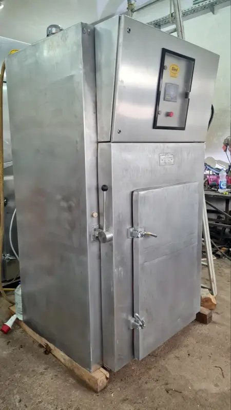 Preparation of delivery of the Maurer smoke chamber for a customer from the Netherlands.